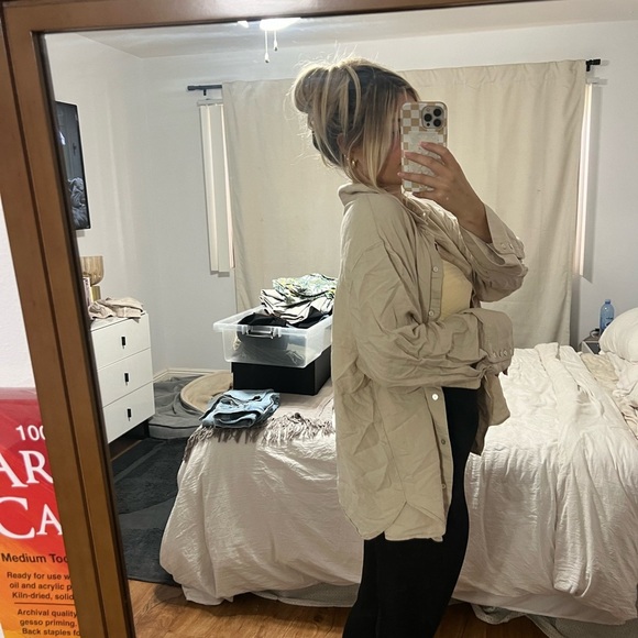 H&M BUTTON UP - Picture 8 of 10